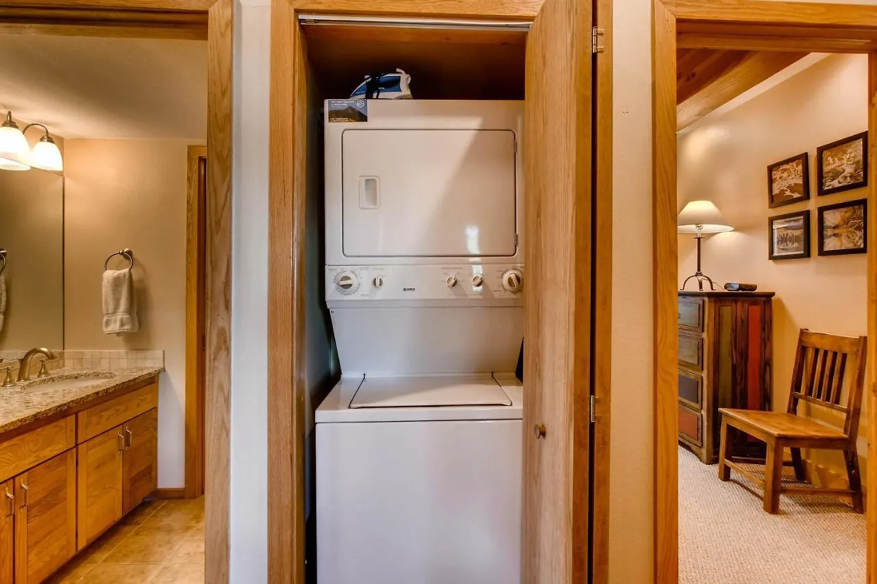 Unique & Modern 3 Bedroom 2ba Condo- Ski-in Ski-out