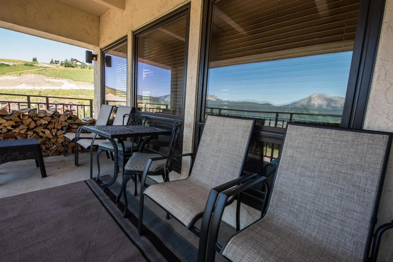 Recently Updated Plaza Apartment Crested Butte