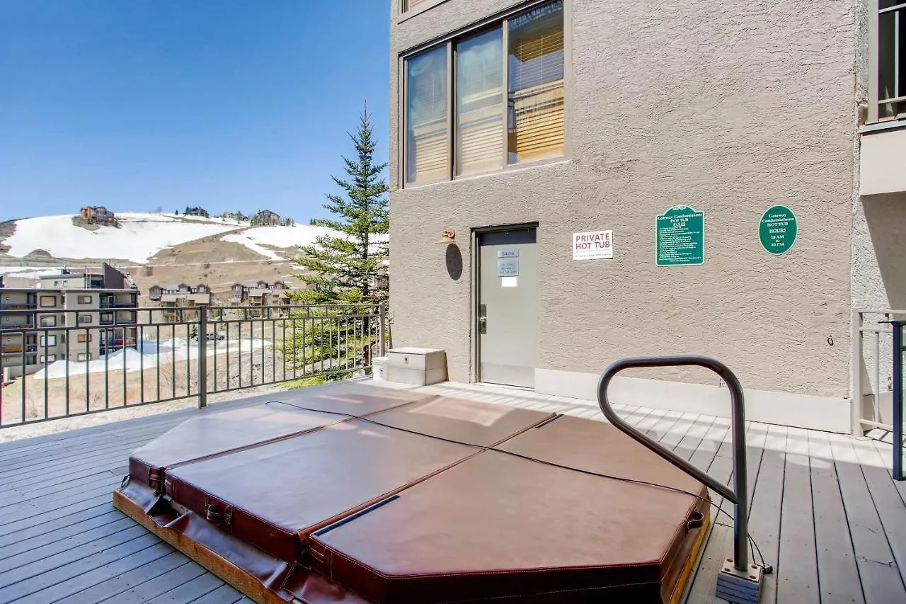 Apartment Updated 1 Bedroom - Ski-in Ski-out Access