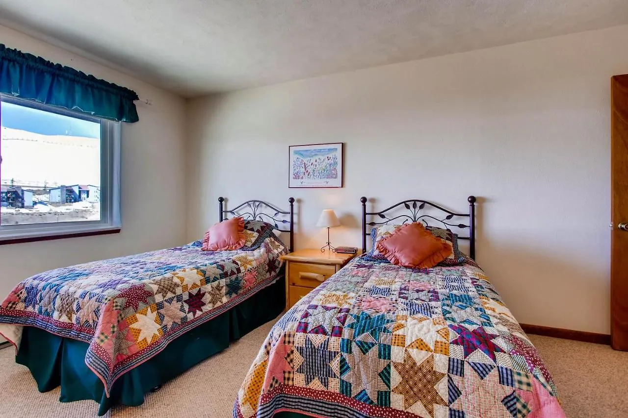 3 Bedroom Unit With Fireplace & Mountain Views