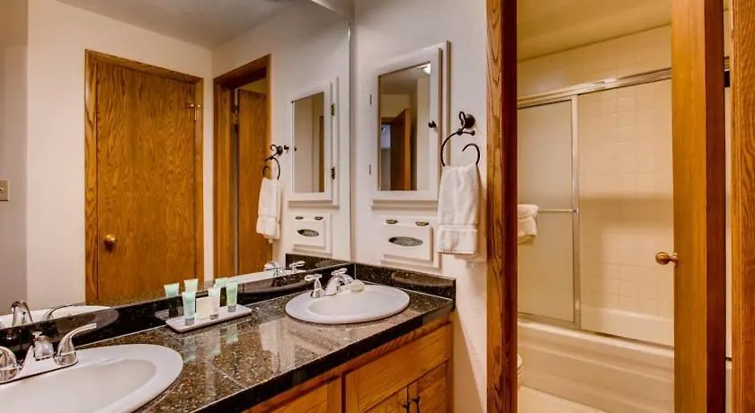 2 Bedroom 2ba Spacious With A Fireplace *