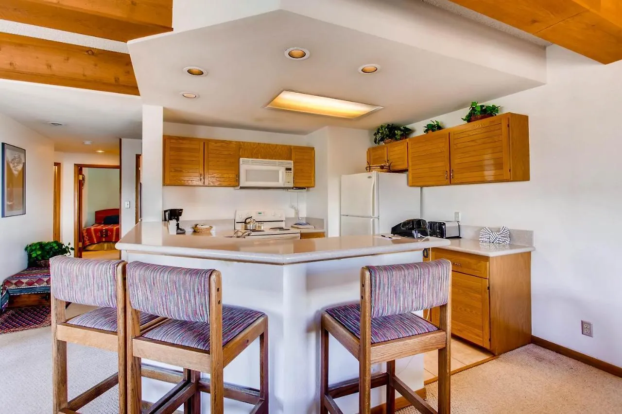 Apartment Large 2 Bedroom With Open Floorplan *