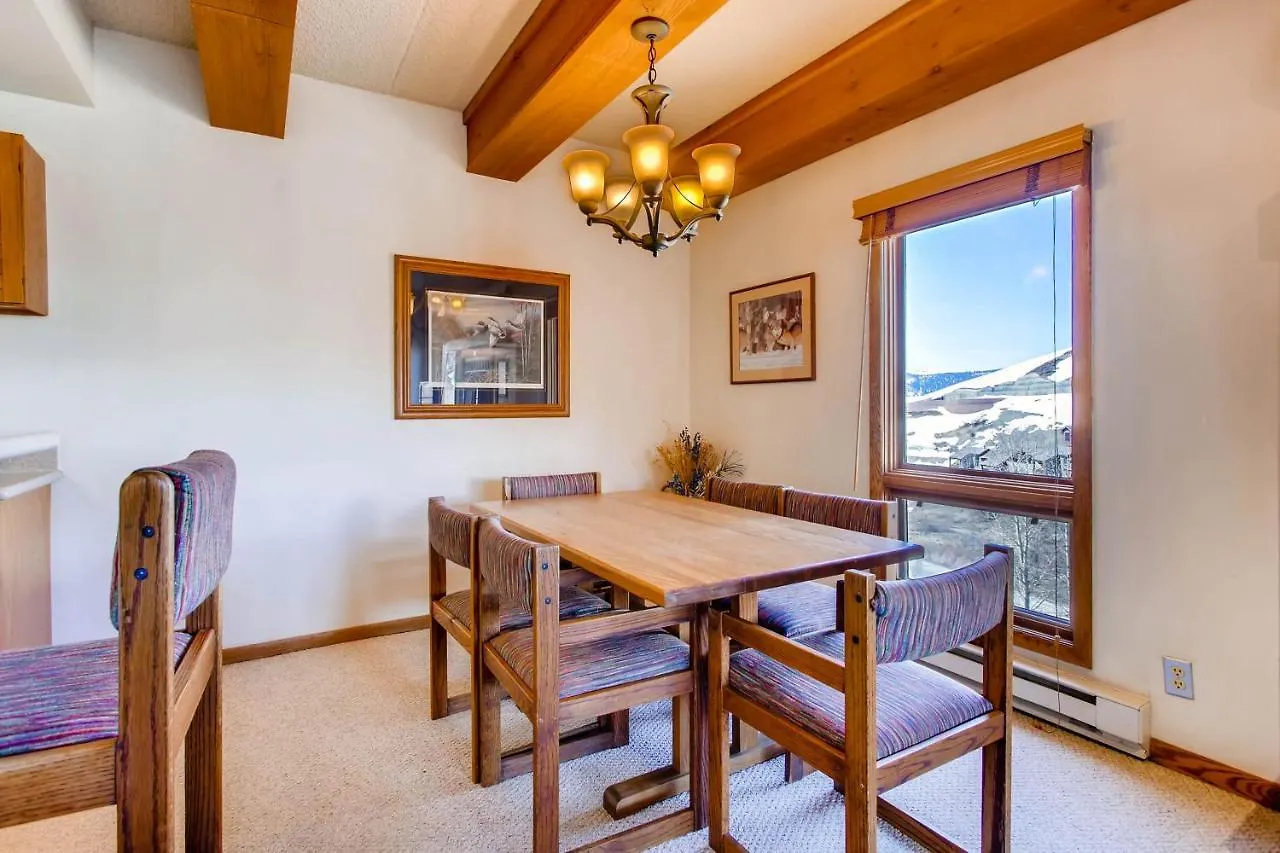 Large 2 Bedroom With Open Floorplan Apartment