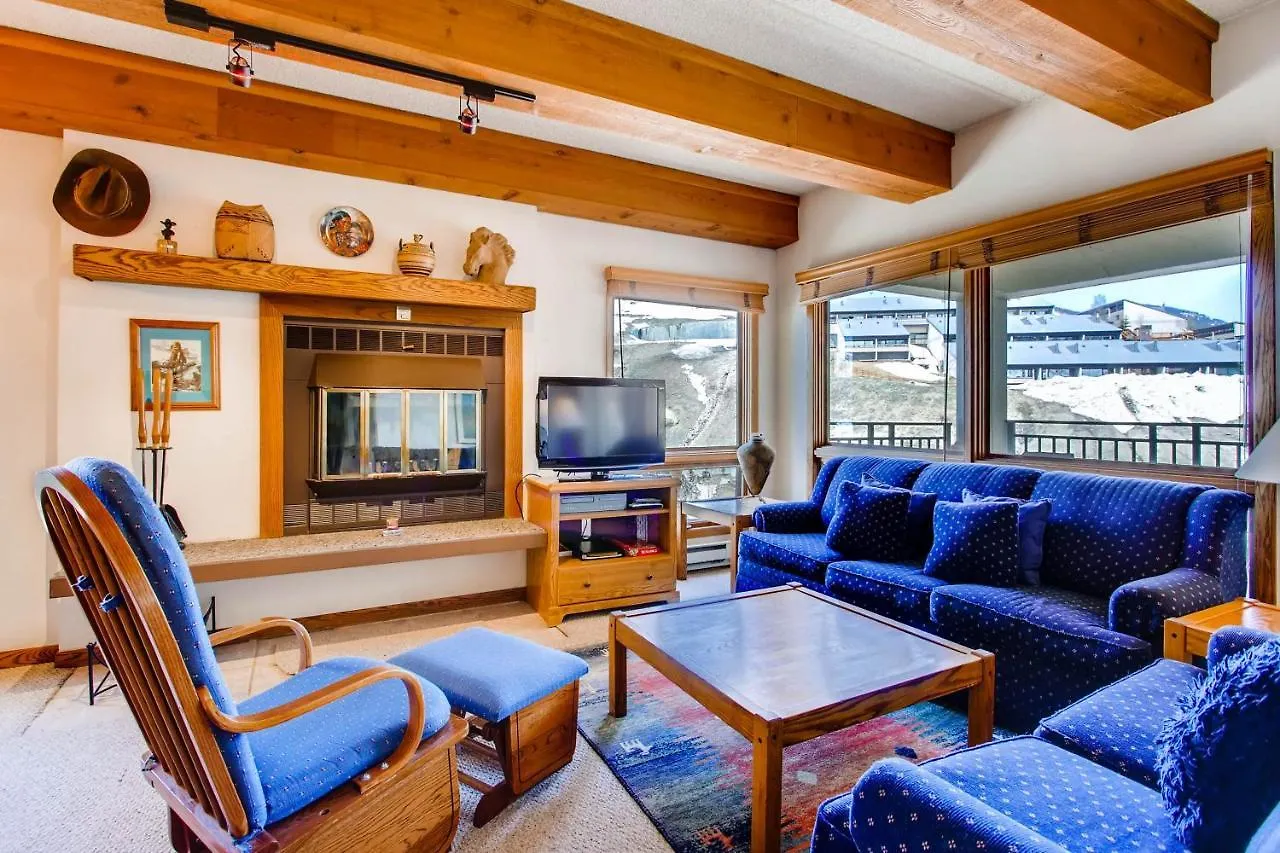 Large 2 Bedroom With Open Floorplan *