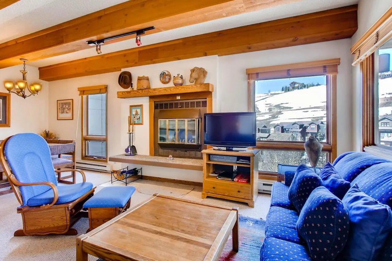 Large 2 Bedroom With Open Floorplan *