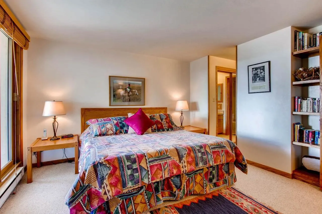 Large 2 Bedroom With Open Floorplan Apartment