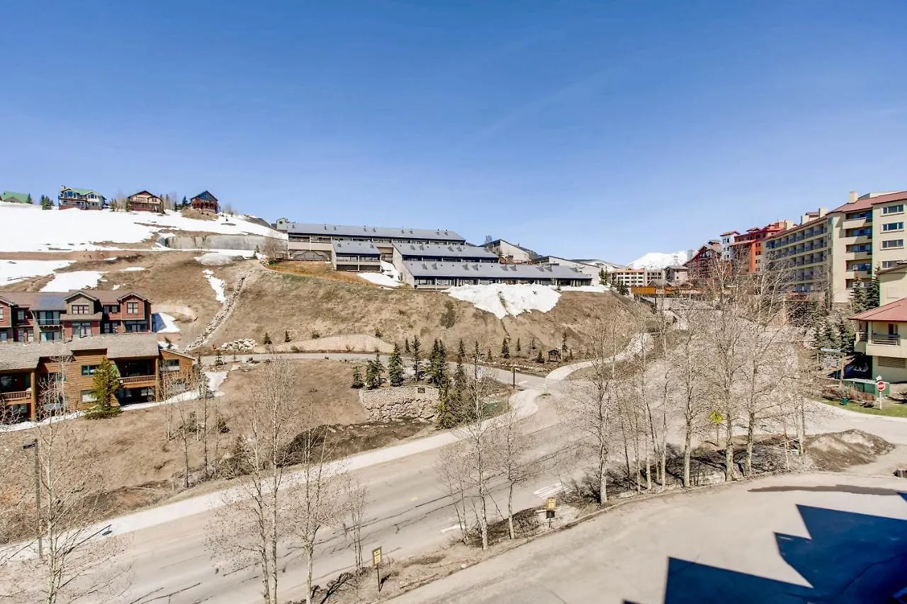 Large 2 Bedroom With Open Floorplan