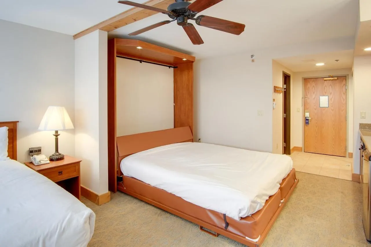 Ski-inandski-out With Pool Access Apartment