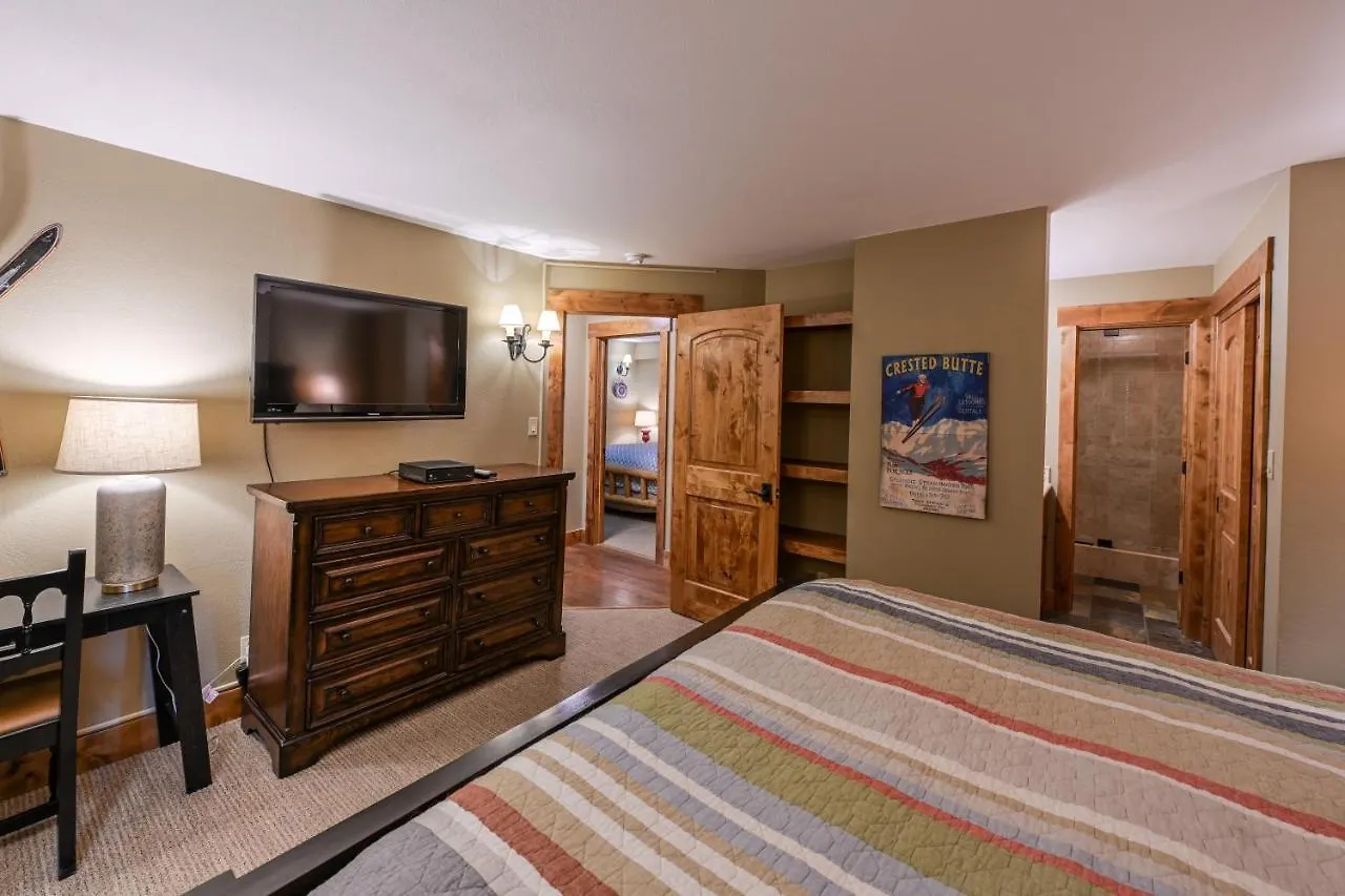 5th Floor 2bd 2ba With Magnificent Views Apartment *