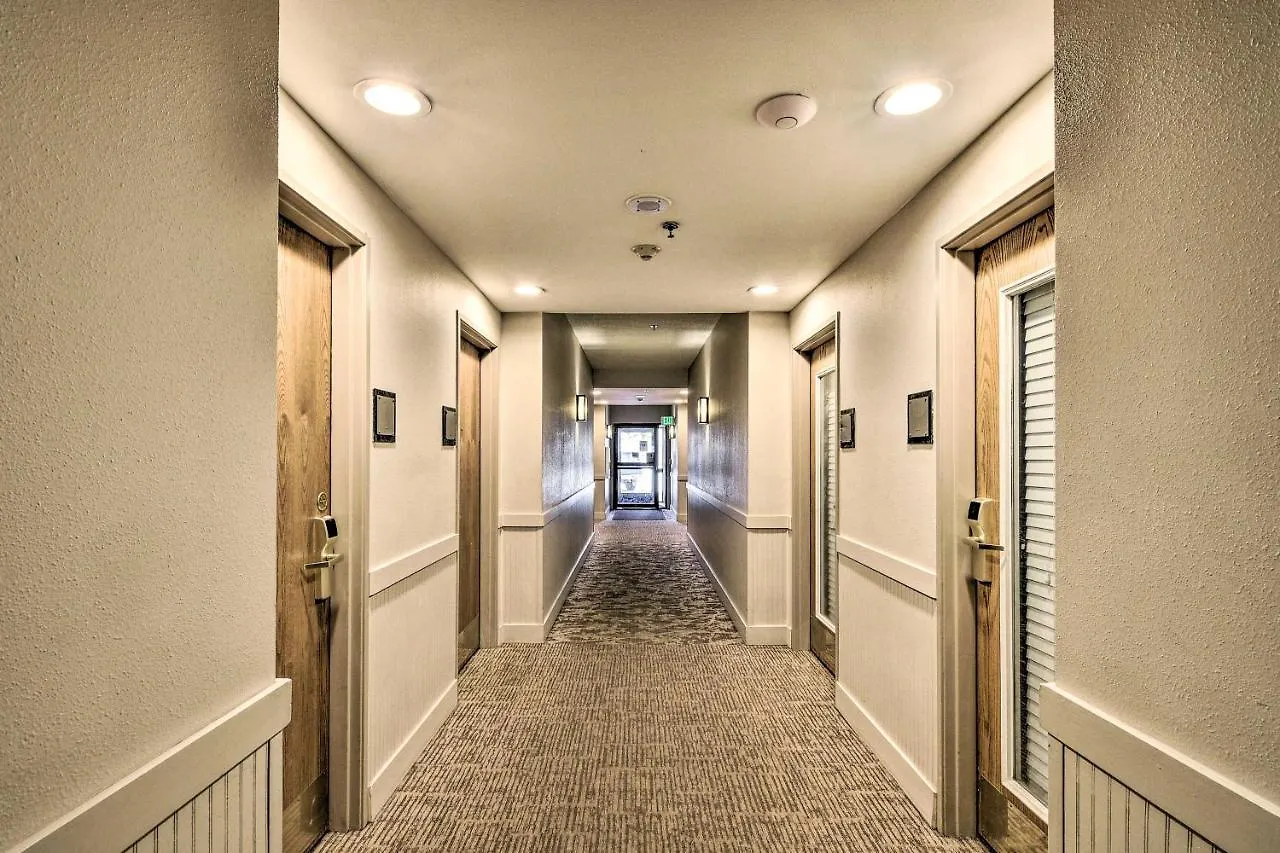 Apartment With Indoor And Outdoor Pools!