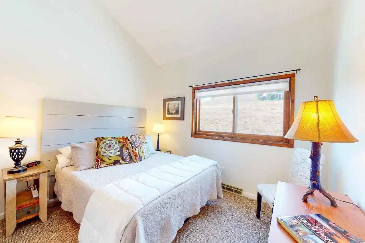 Ski-riffic Apartment