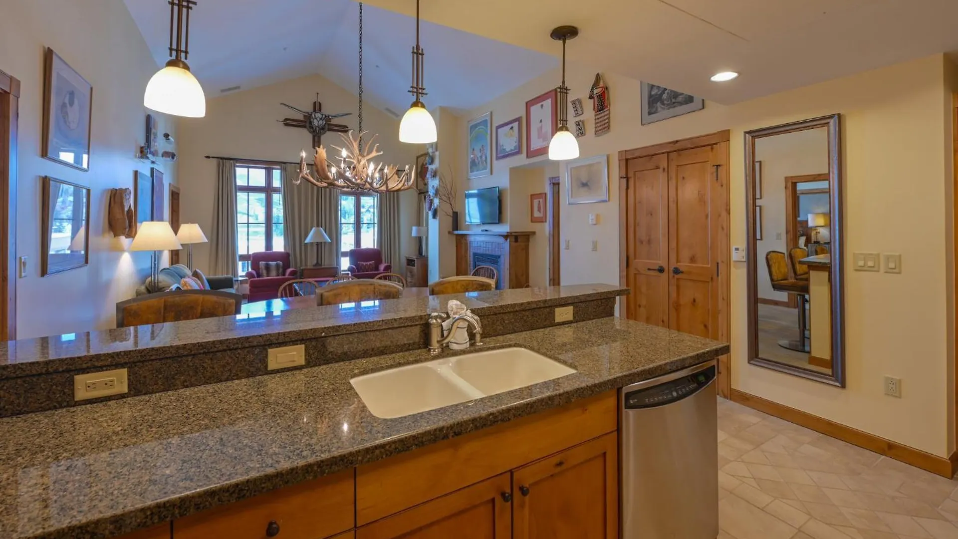 Resort The At Mountaineer Square Mount Crested Butte
