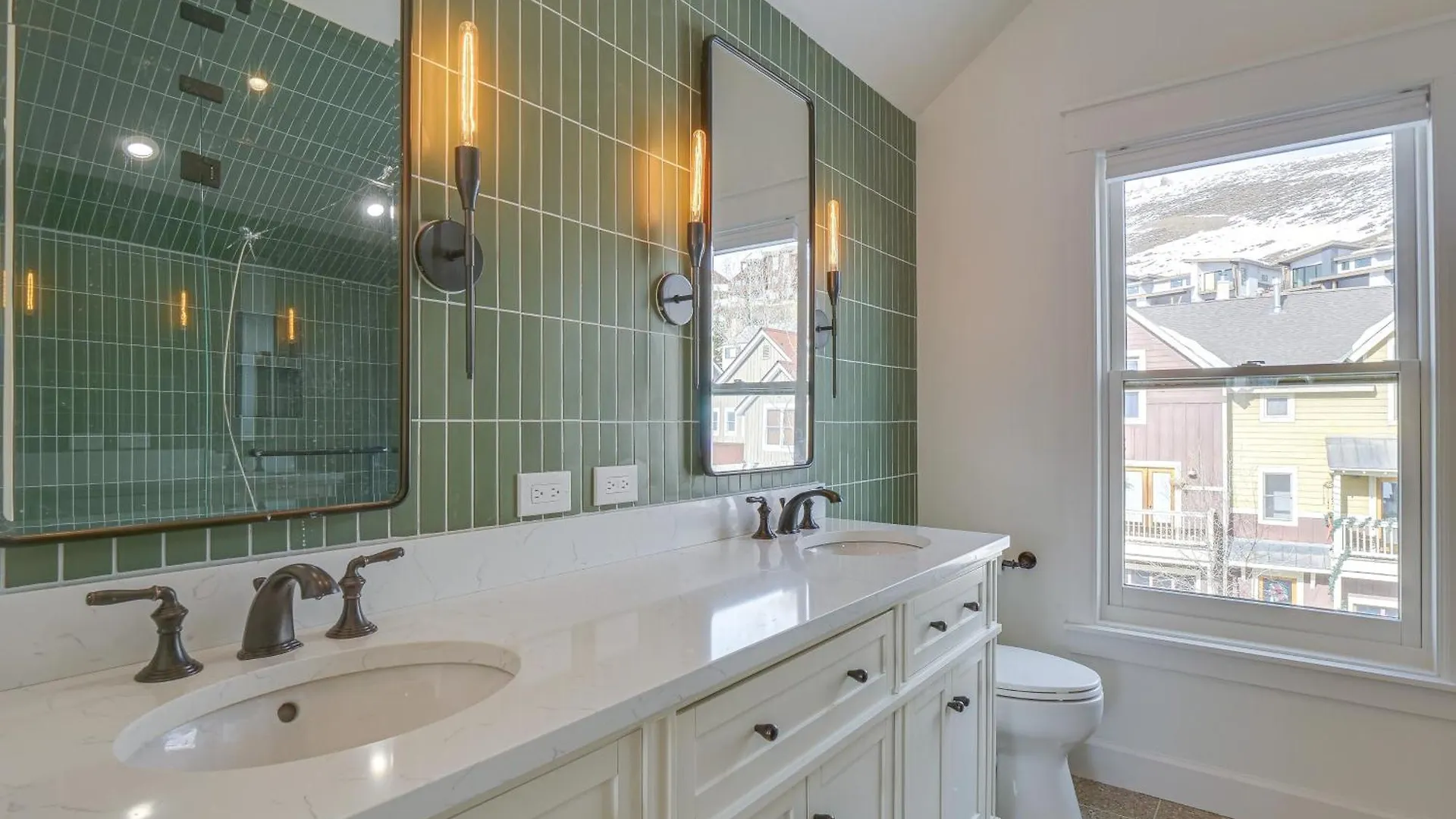 Holiday home Chic Townhome Half Mi To Skiing! *