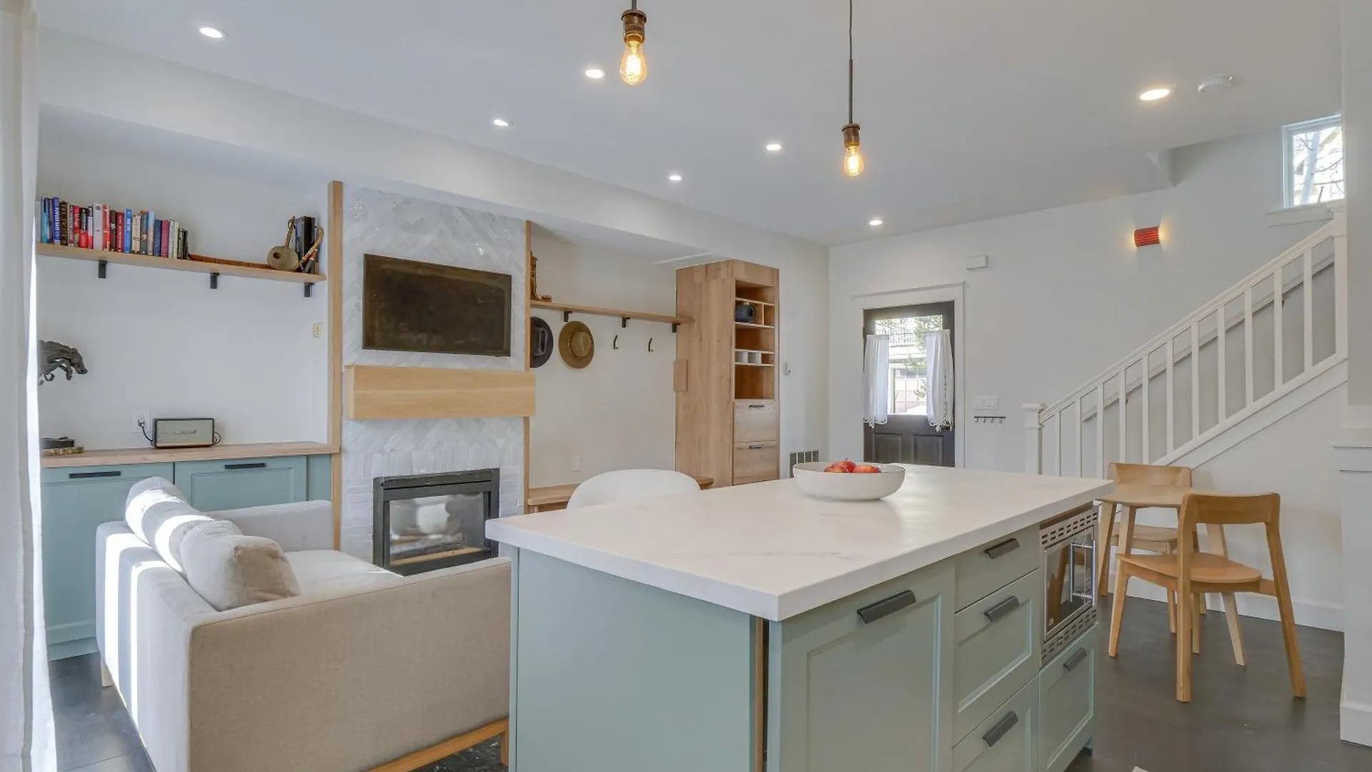 Chic Townhome Half Mi To Skiing! Holiday home *