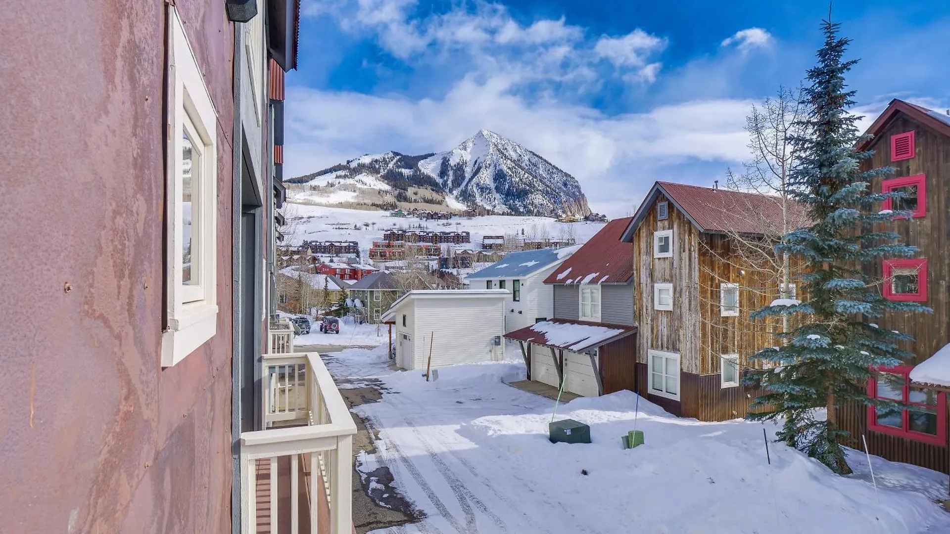 Holiday home Chic Townhome Half Mi To Skiing!