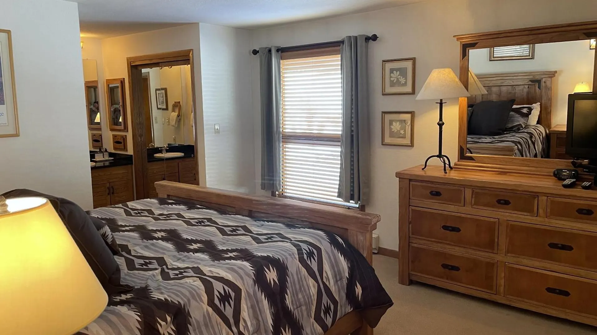 Apartment Rustic-contemporary 3br With Great Views *
