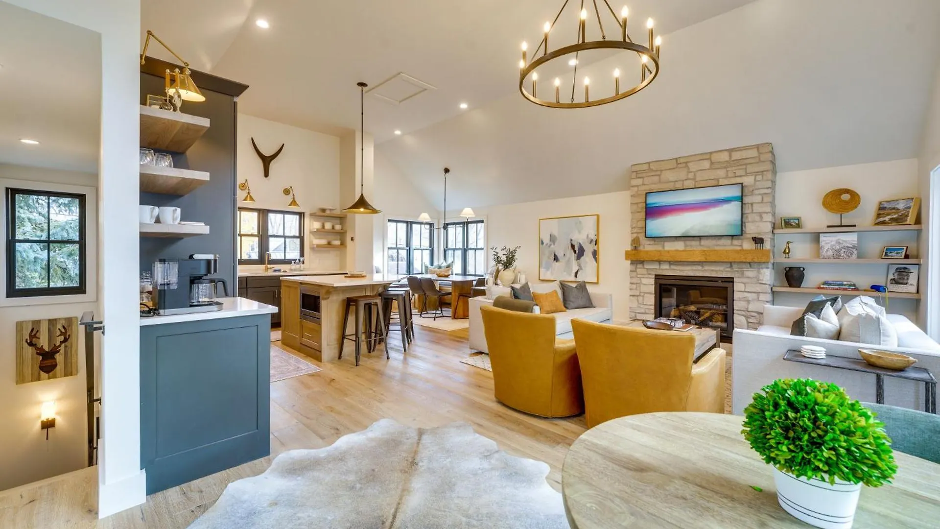 Inviting And Renovated In Crested Butte!