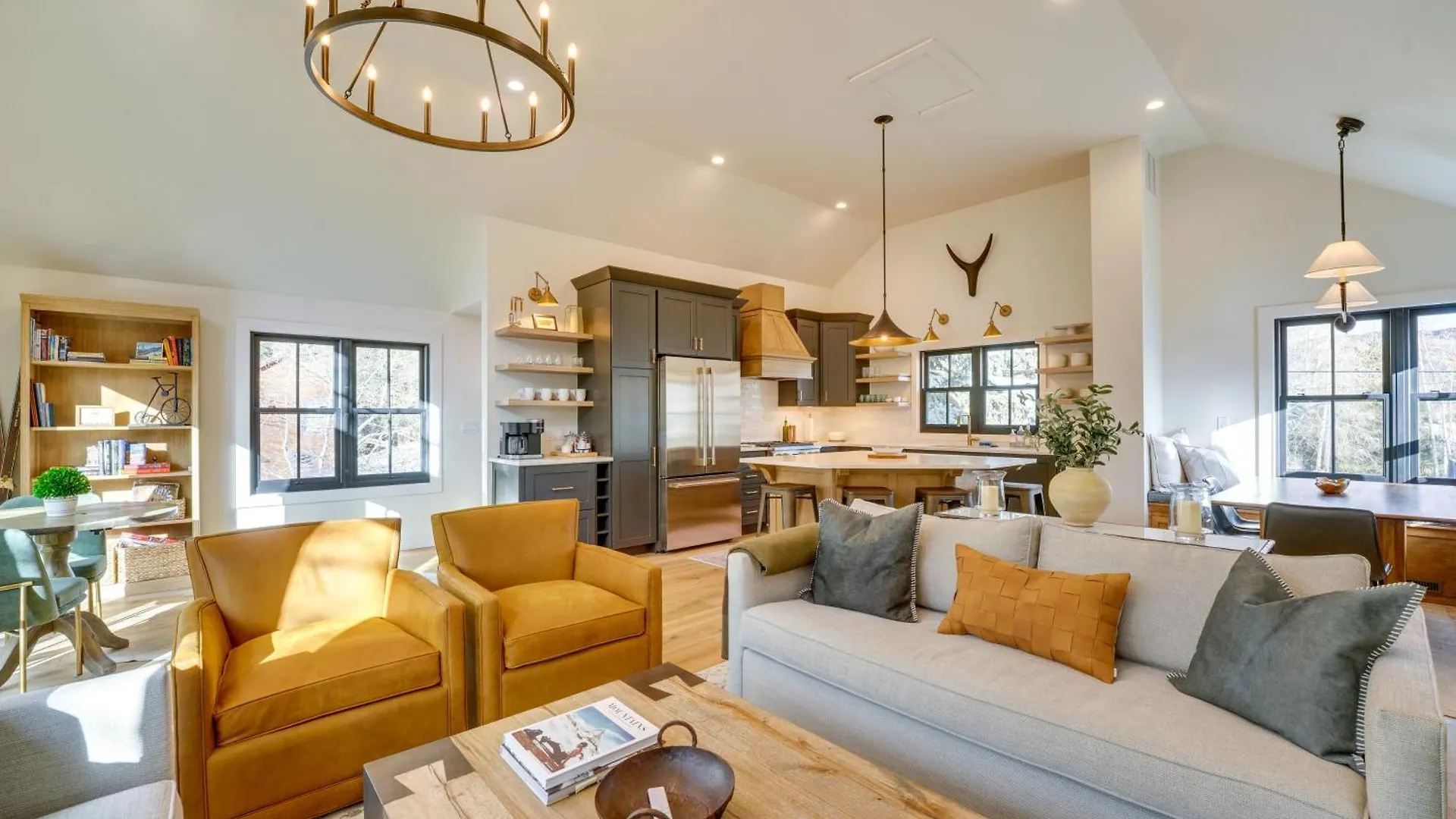 Inviting And Renovated In Crested Butte! * Crested Butte