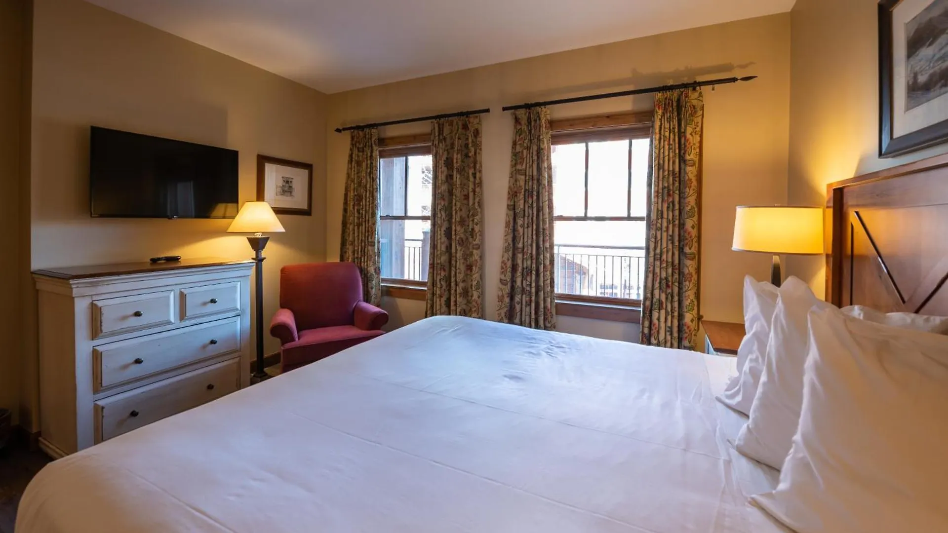 Resort The At Mountaineer Square