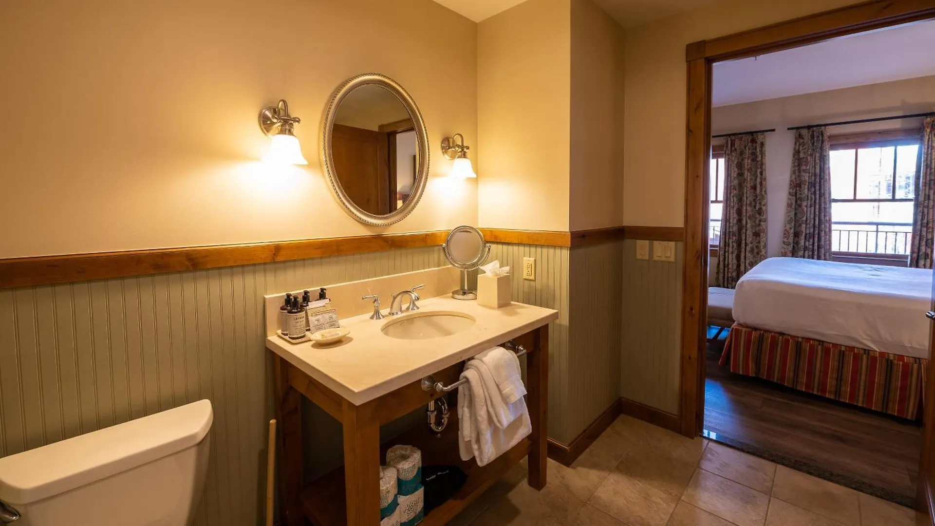 The At Mountaineer Square Resort