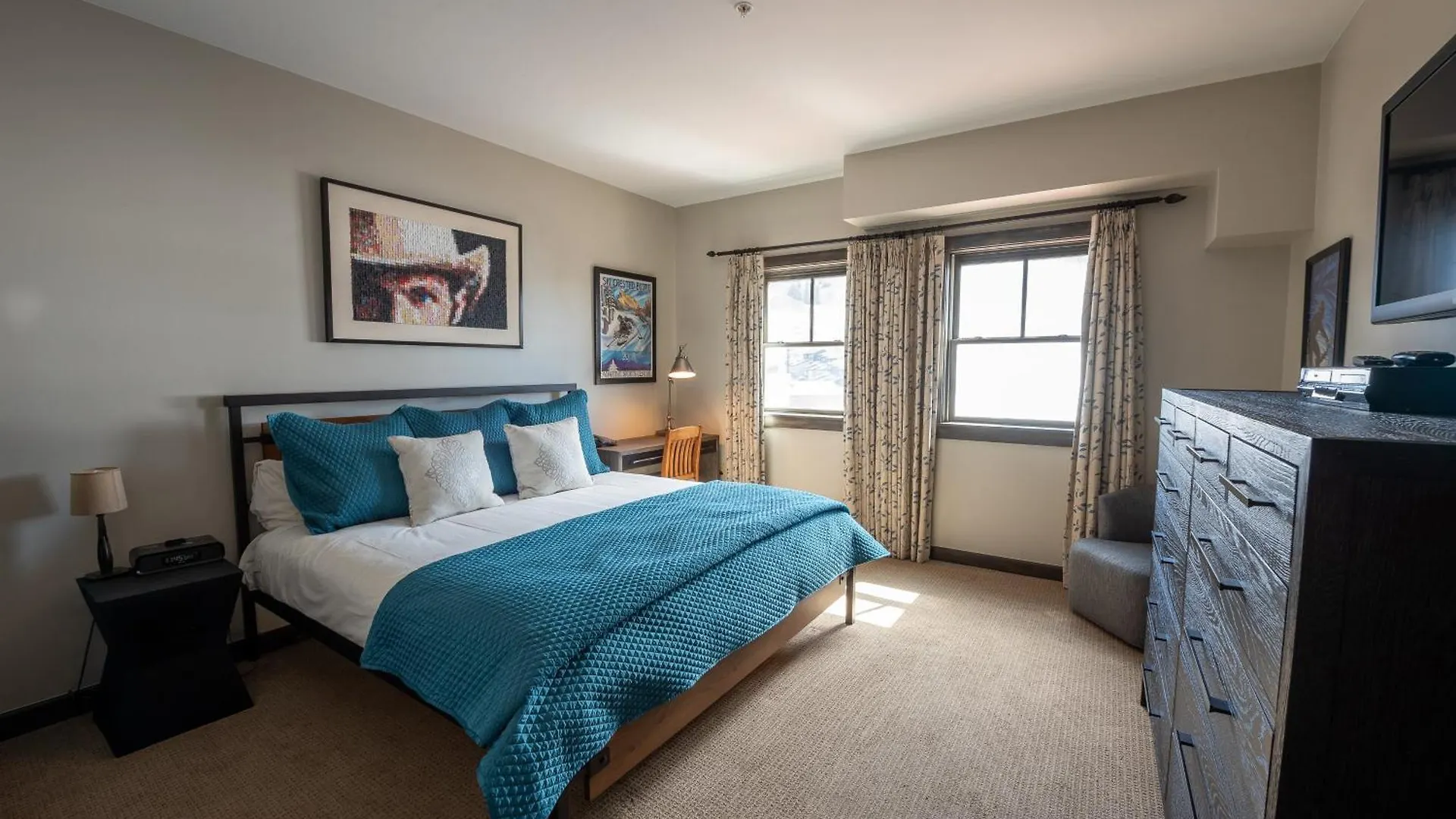 Resort The At Mountaineer Square 4*