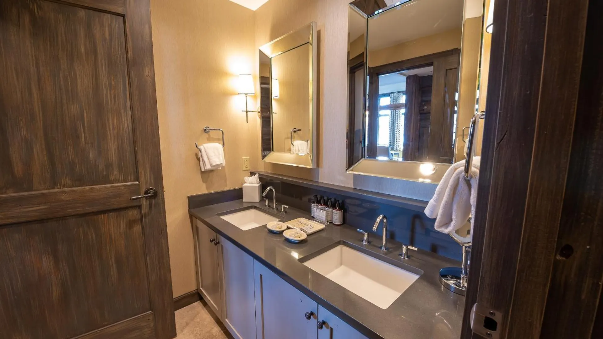 The At Mountaineer Square Resort 4*