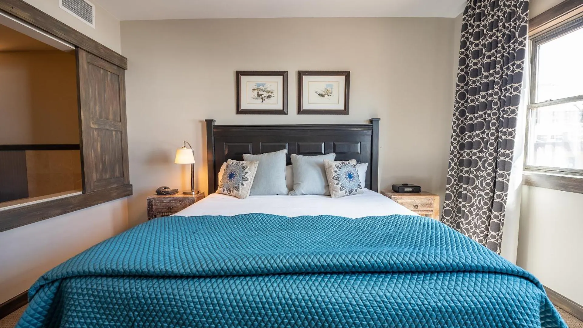 The At Mountaineer Square 4*