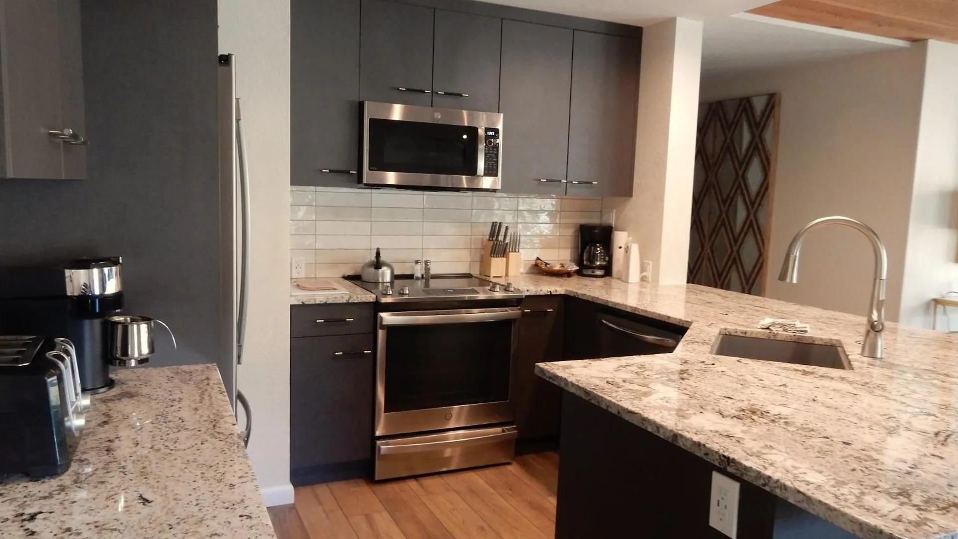 2 Bedroom With Huge, Sectional Couch Crested Butte