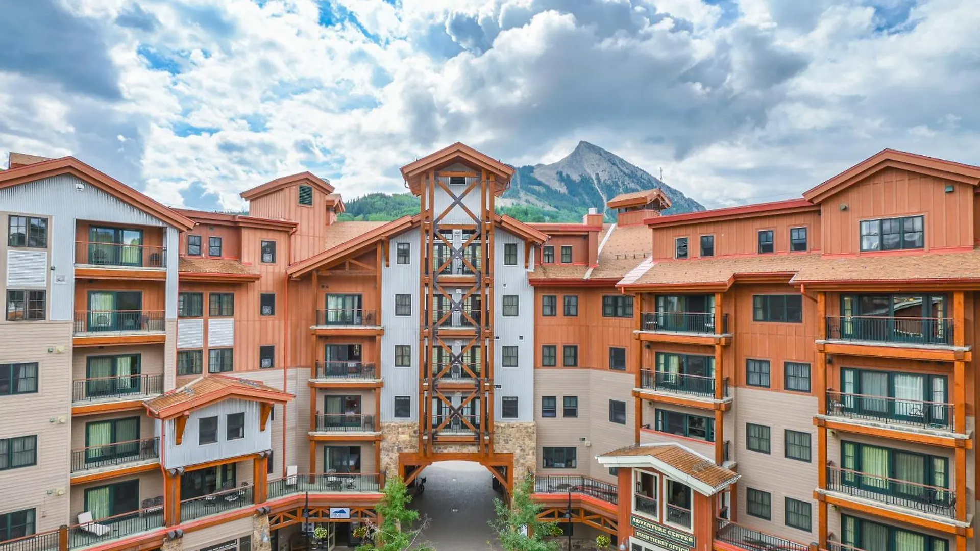 Resort The At Mountaineer Square