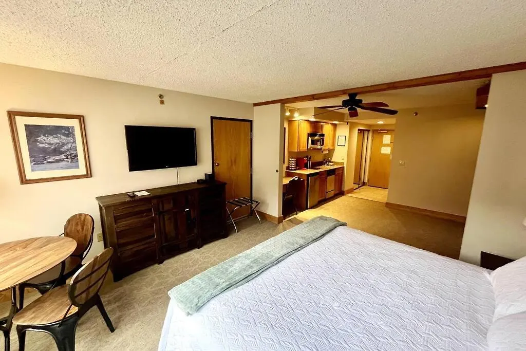 Mt Cb Base In-out With King Bed, Hot Tub, Pool & Kitchen & No Fee! Apartment