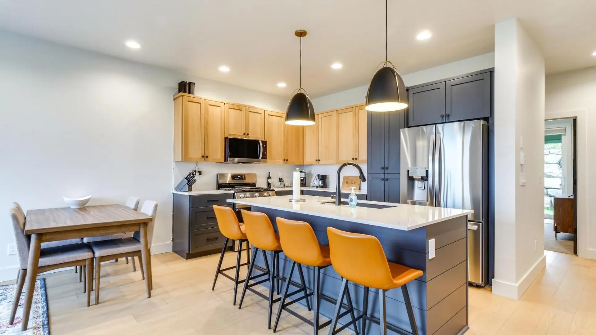 Peaceful Townhome With Mountain Views