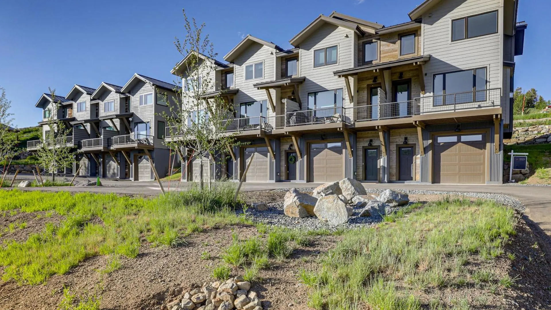 Peaceful Townhome With Mountain Views Holiday home *