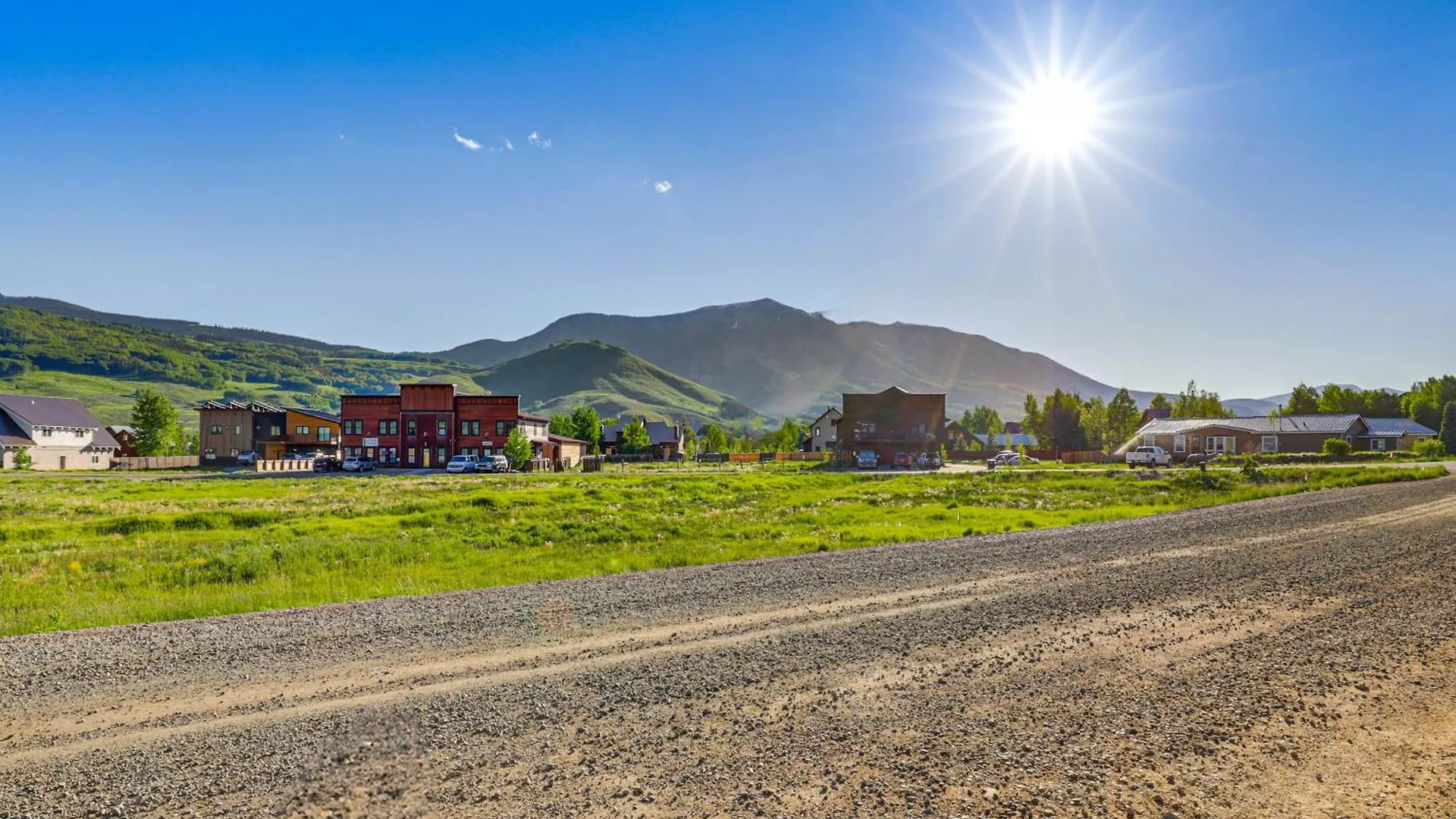 Peaceful Townhome With Mountain Views