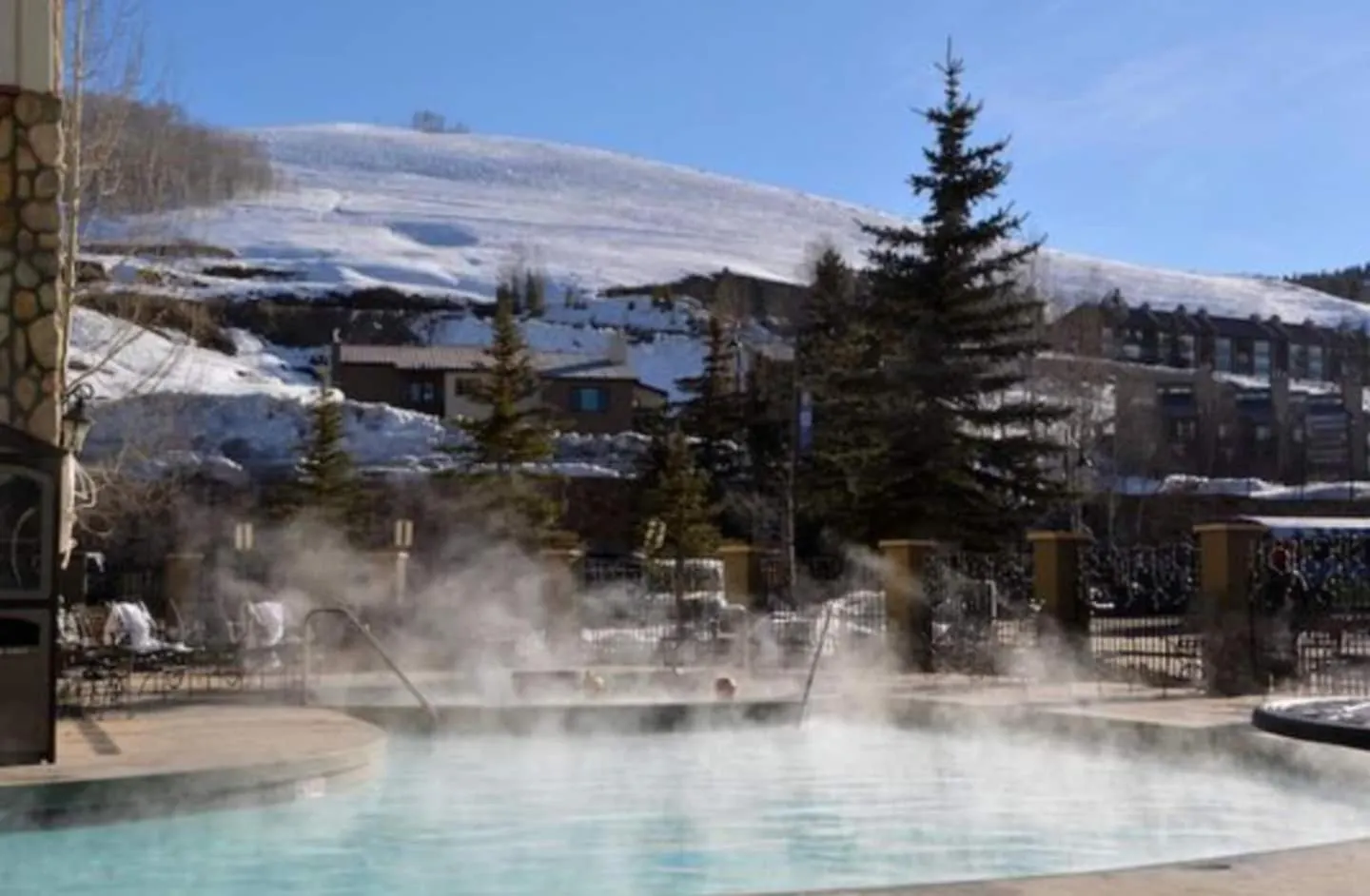 Walk To Mountain Base For 4 & Pool Holiday home