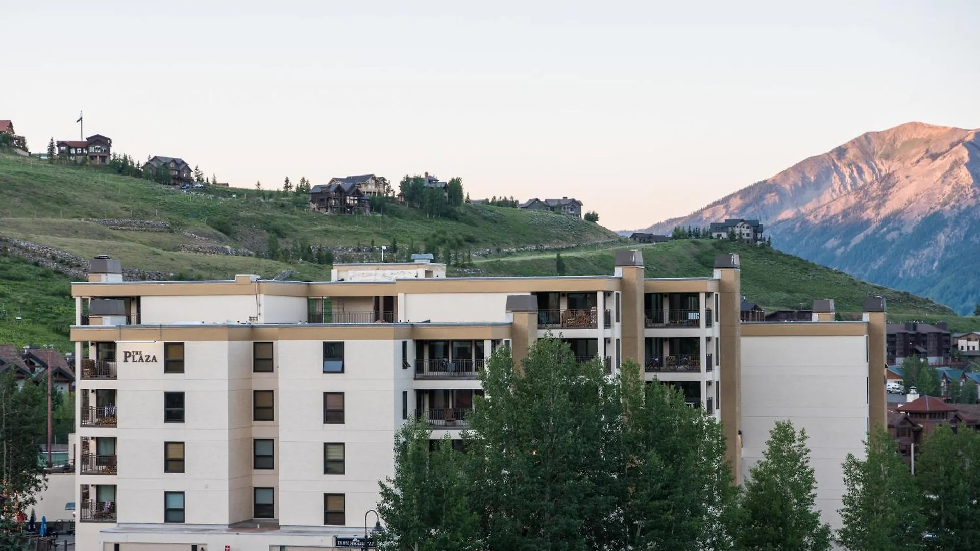 Recently Remodeled 2 Bedroom Apartment Crested Butte