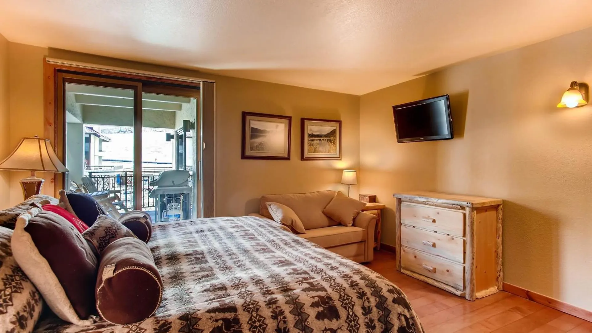 Recently Remodeled 2 Bedroom Crested Butte