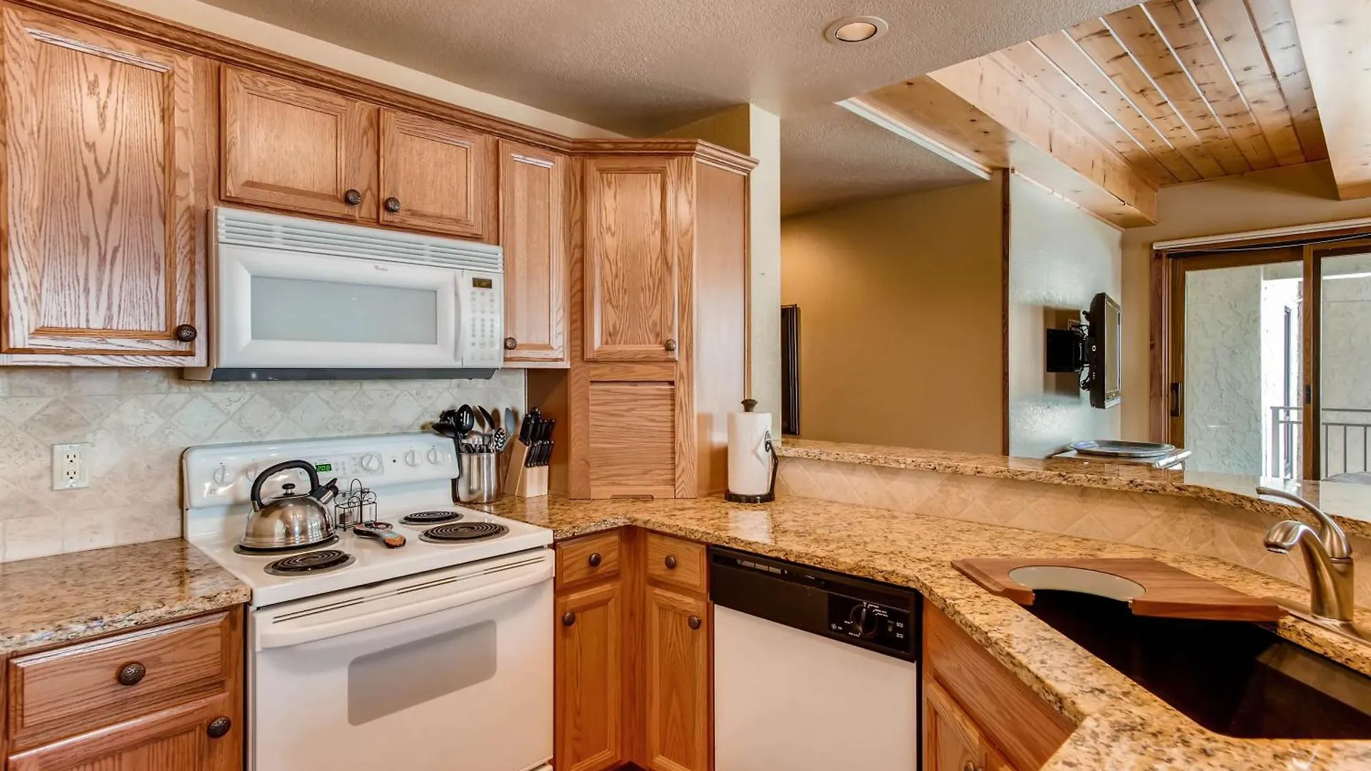 Recently Remodeled 2 Bedroom Apartment