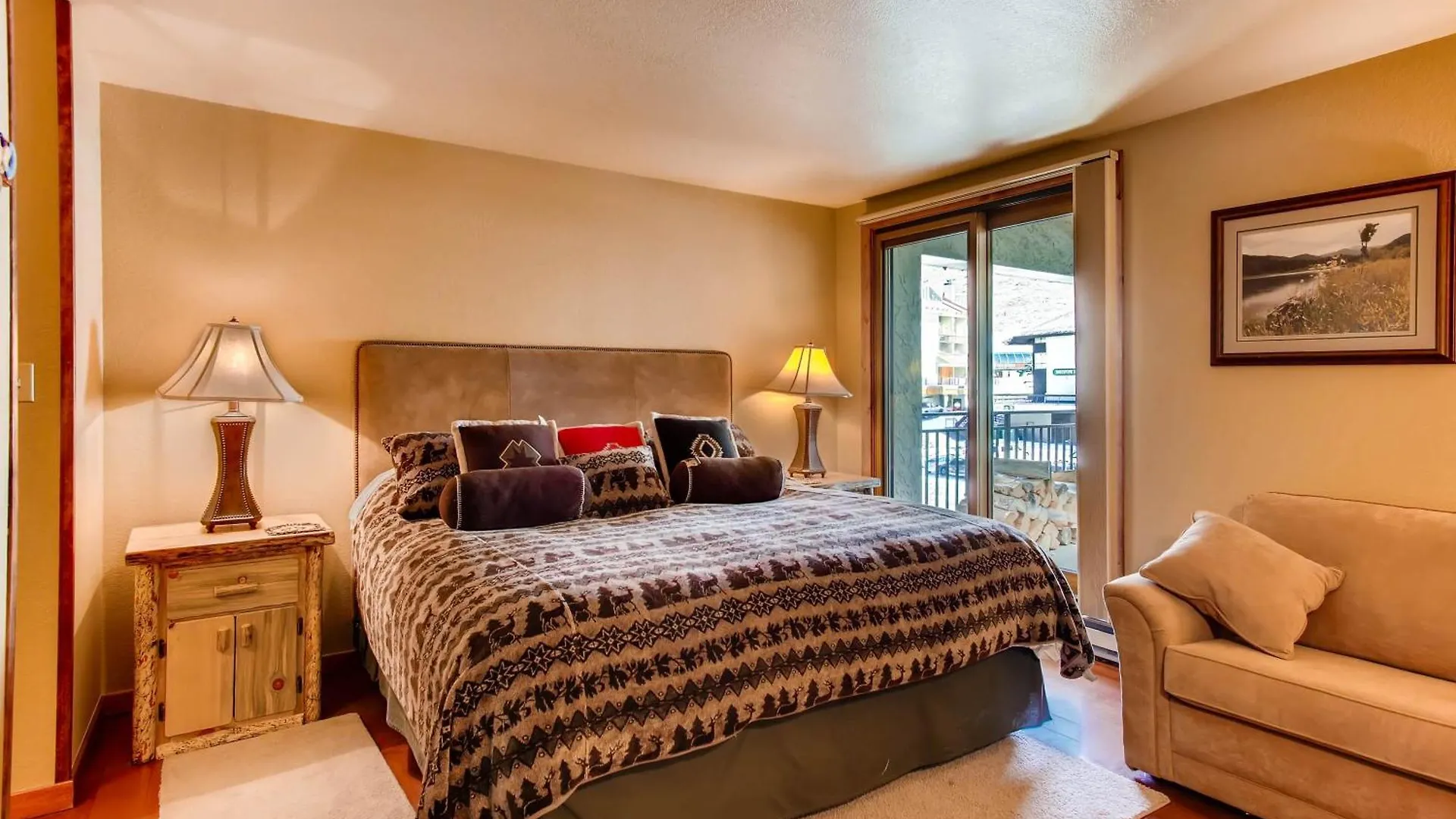 Recently Remodeled 2 Bedroom *