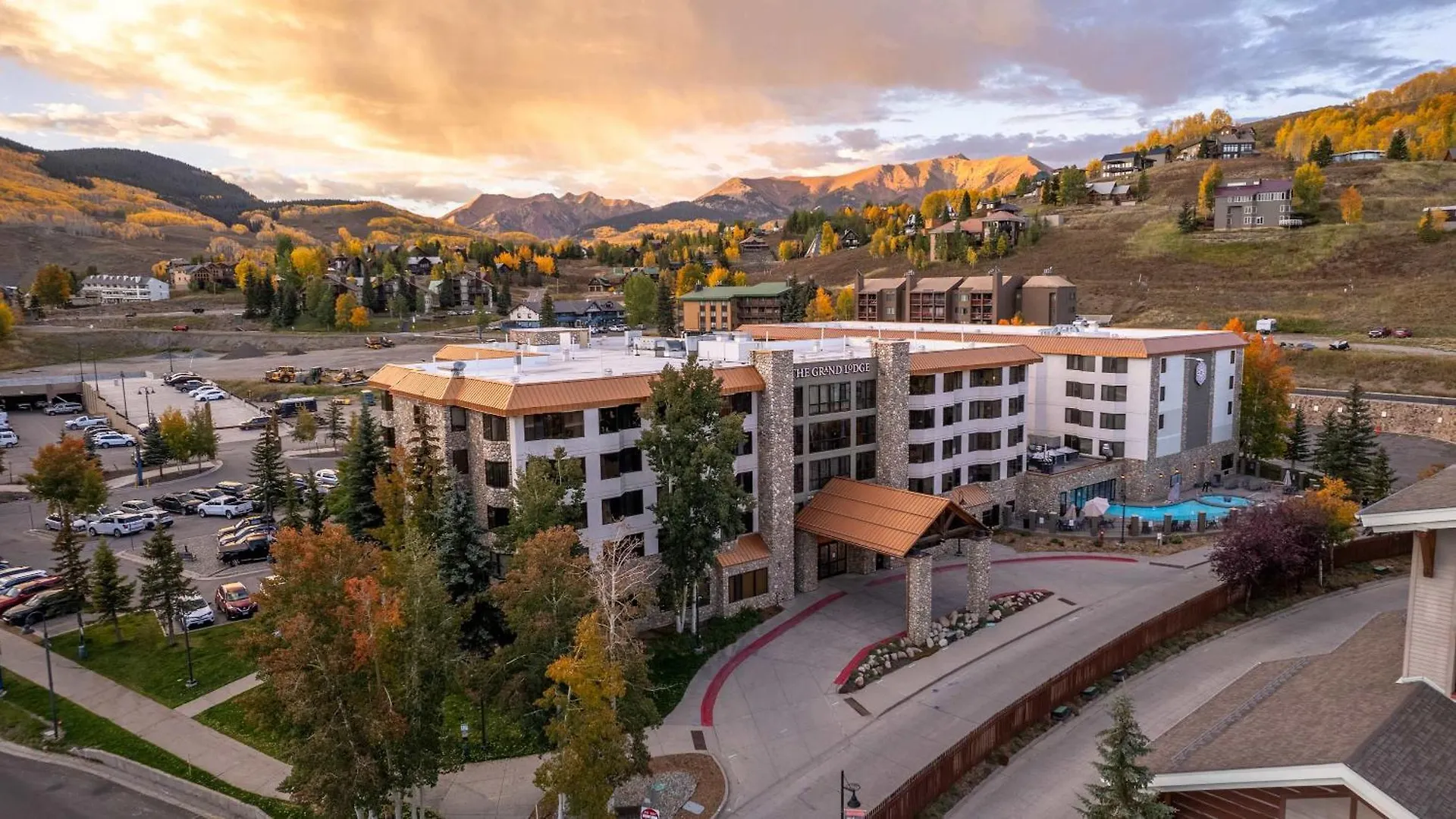 1bd 272 Perfect Location With Pool Holiday home Crested Butte
