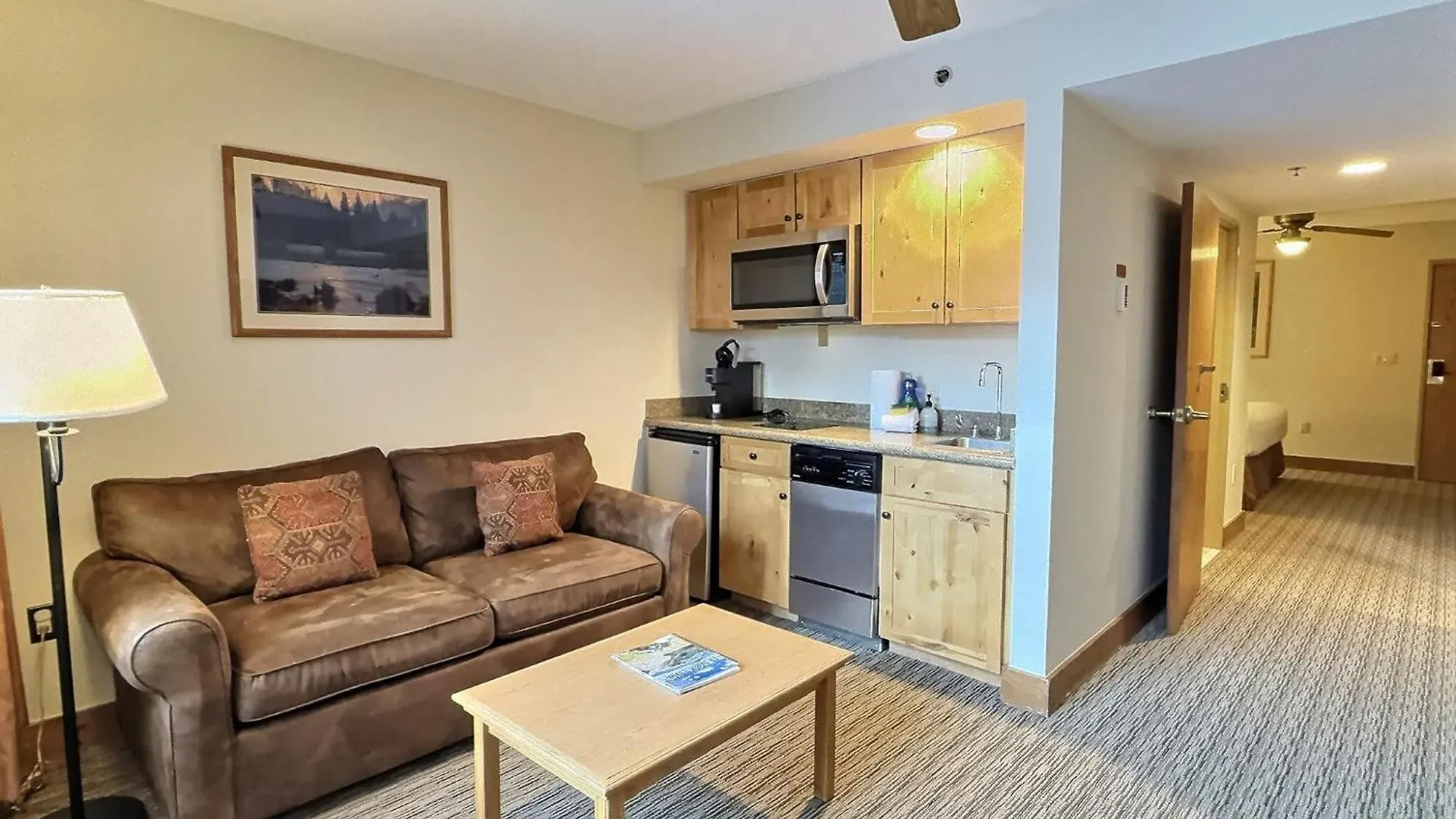1bd 272 Perfect Location With Pool *