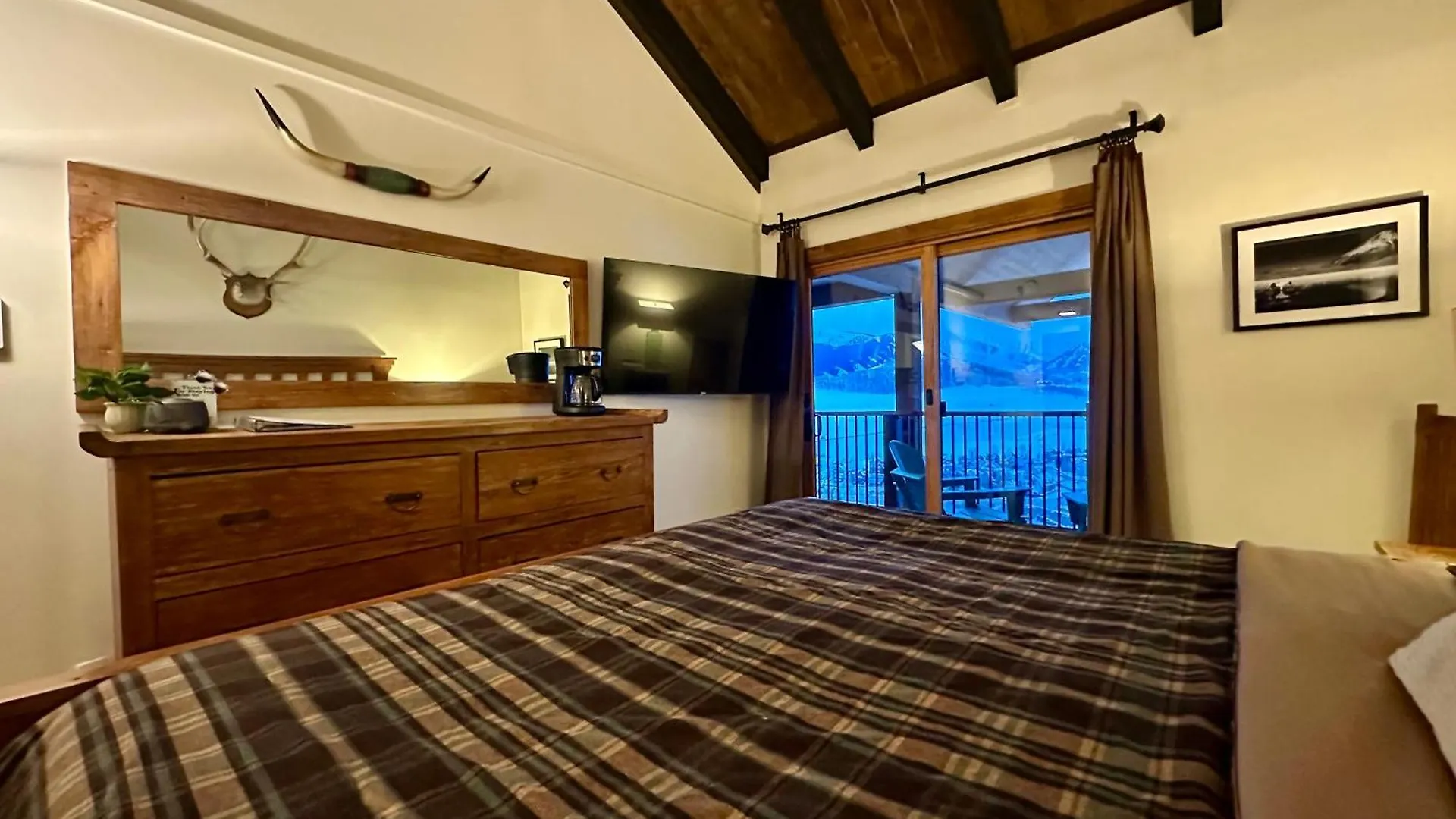 Highest In Cb With Stunning Views From Porch *