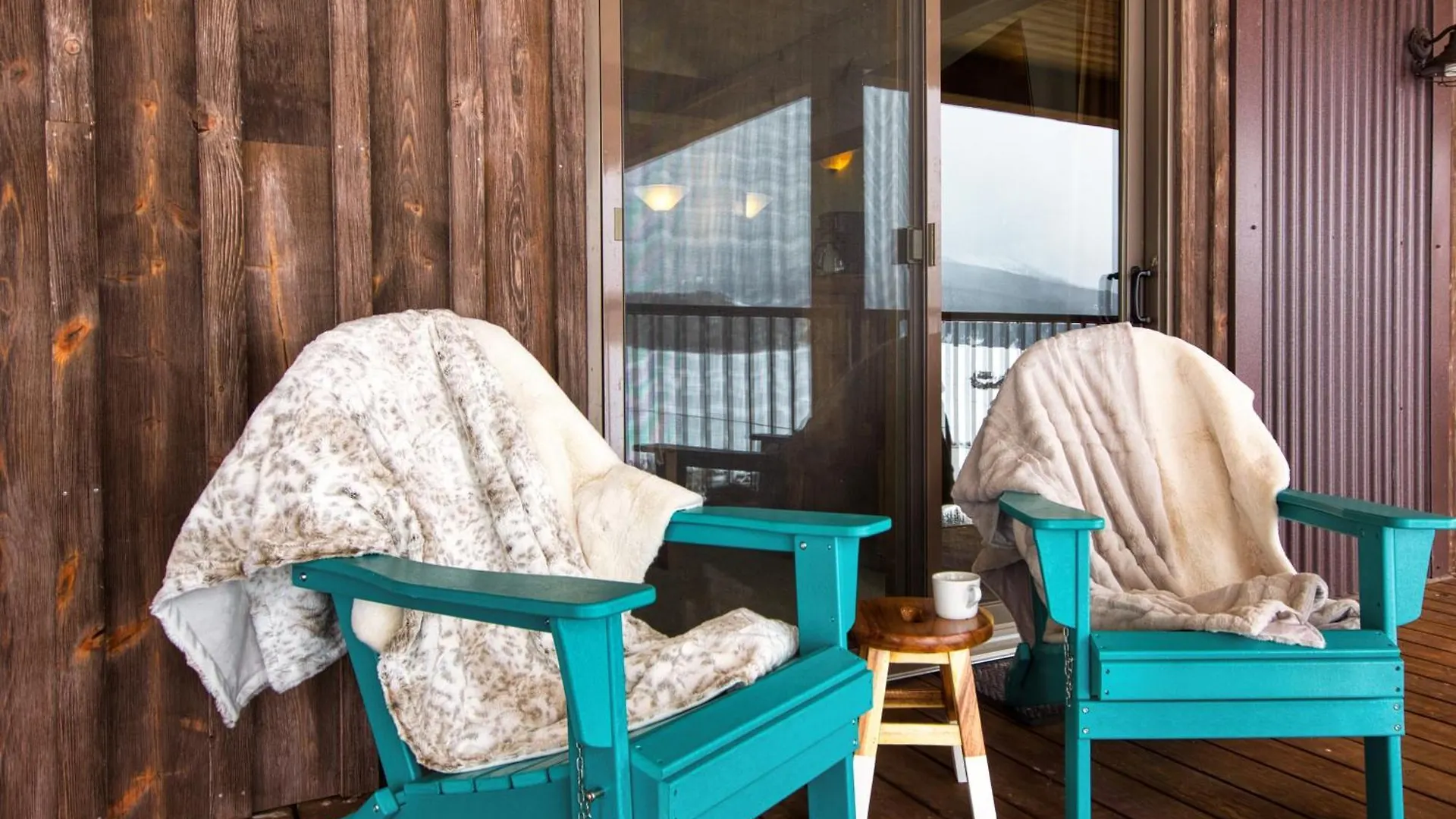 Apartment Highest In Cb With Stunning Views From Porch