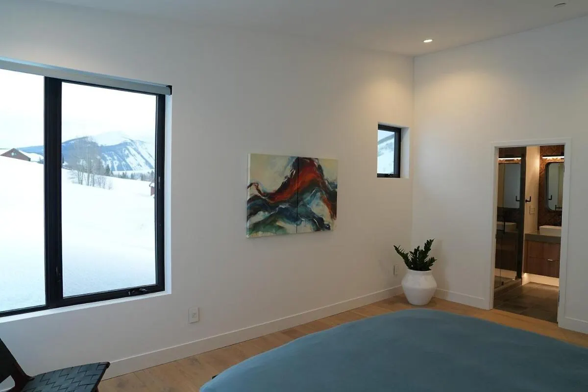 Holiday home Luxury Modern Walk To Lifts Trails *