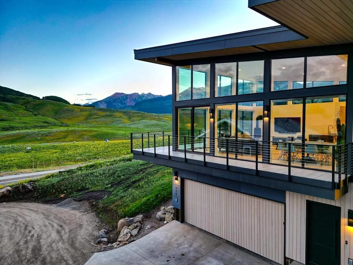Holiday home Luxury Modern Walk To Lifts Trails *