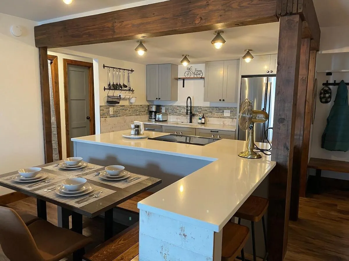 Apartment Newly Renovated In Out 2br *