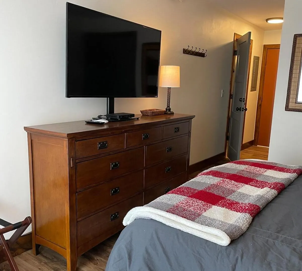 Newly Renovated In Out 2br