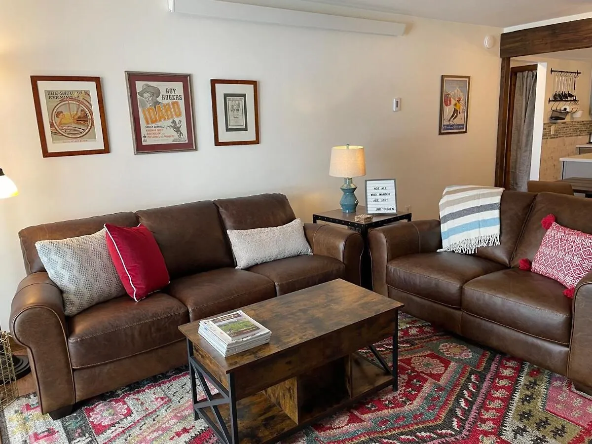 Newly Renovated In Out 2br *