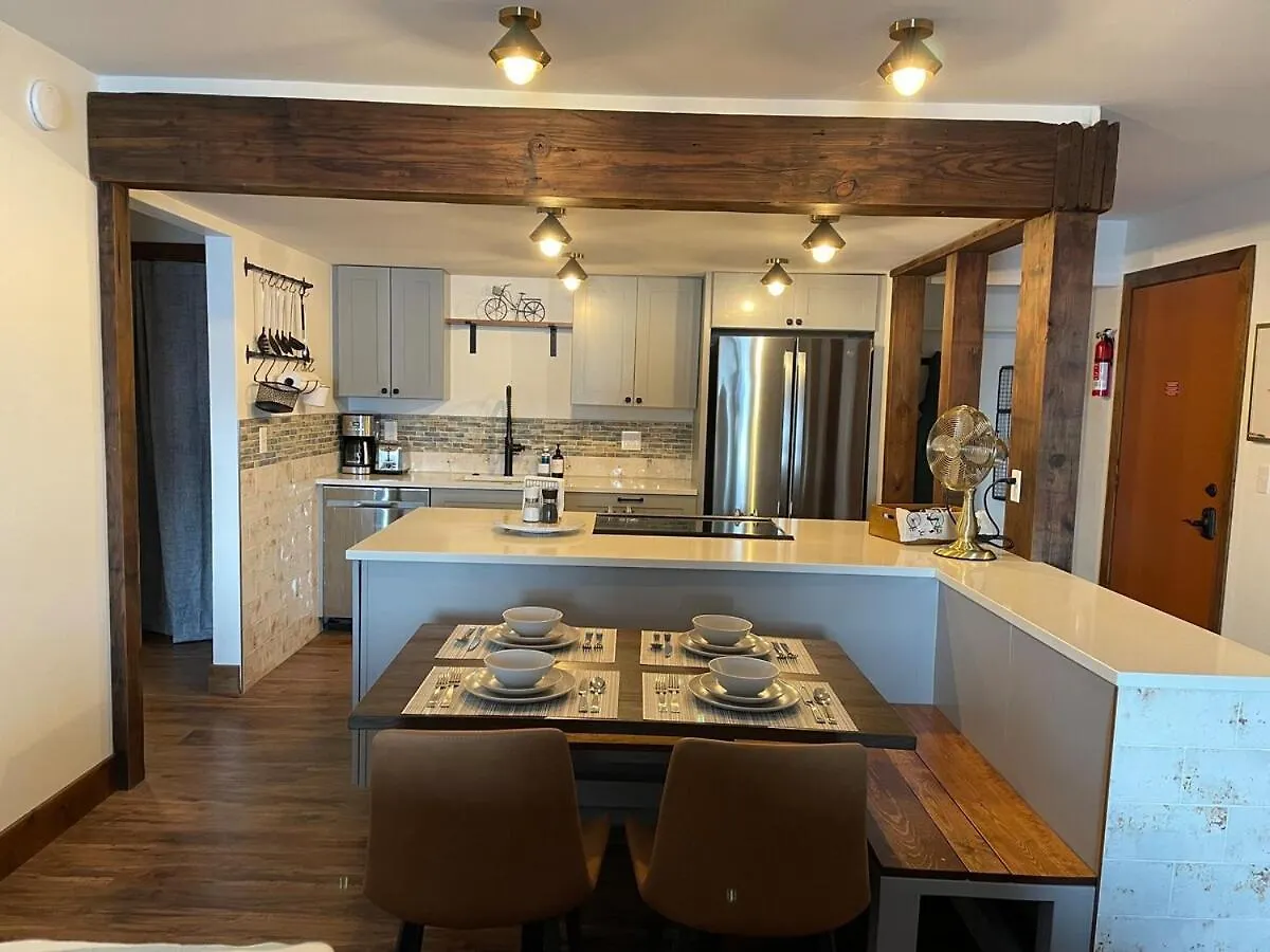 Newly Renovated In Out 2br Apartment *