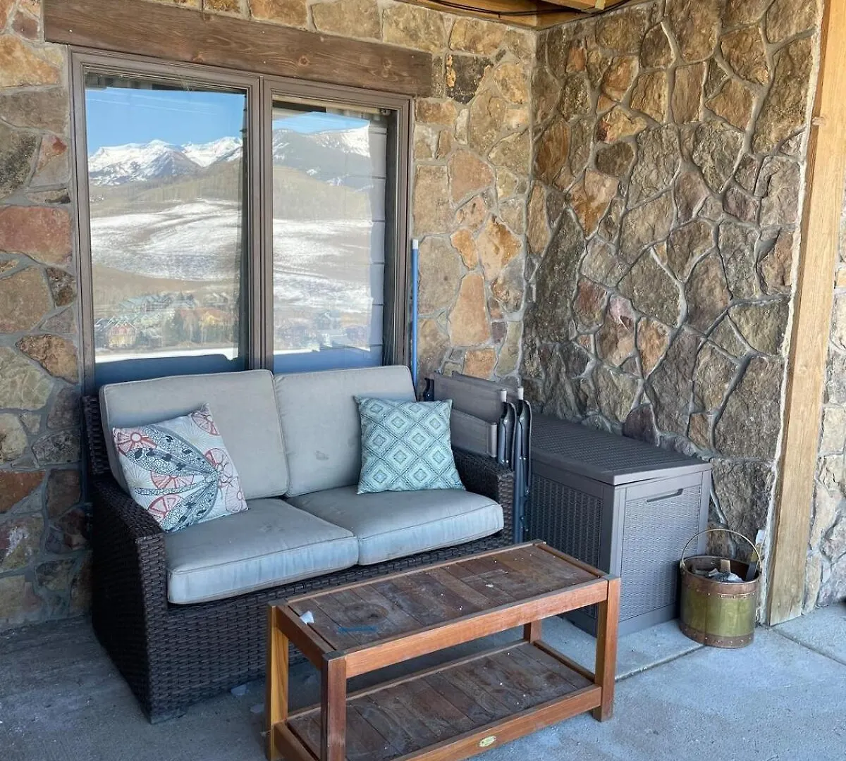 Newly Renovated In Out 2br Apartment *