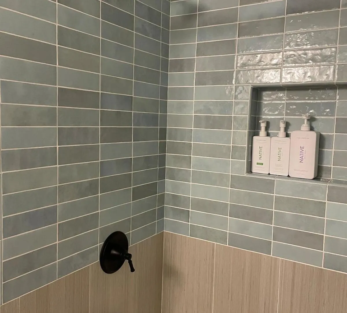 Apartment Newly Renovated In Out 2br *